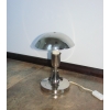 Lampa stołowa ze stali niklowanej.